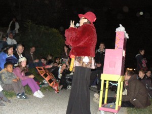 Contes en plein air dans le parc des Buttes Chaumont  pour la &laquo; Nuit blanche &raquo;
