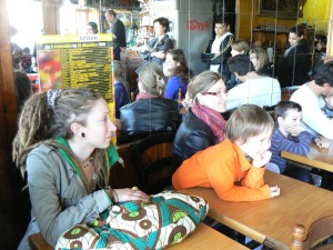 Journ&eacute;es mondiales du conte : participation aux contes itin&eacute;rants, Caf&eacute; Bellerive